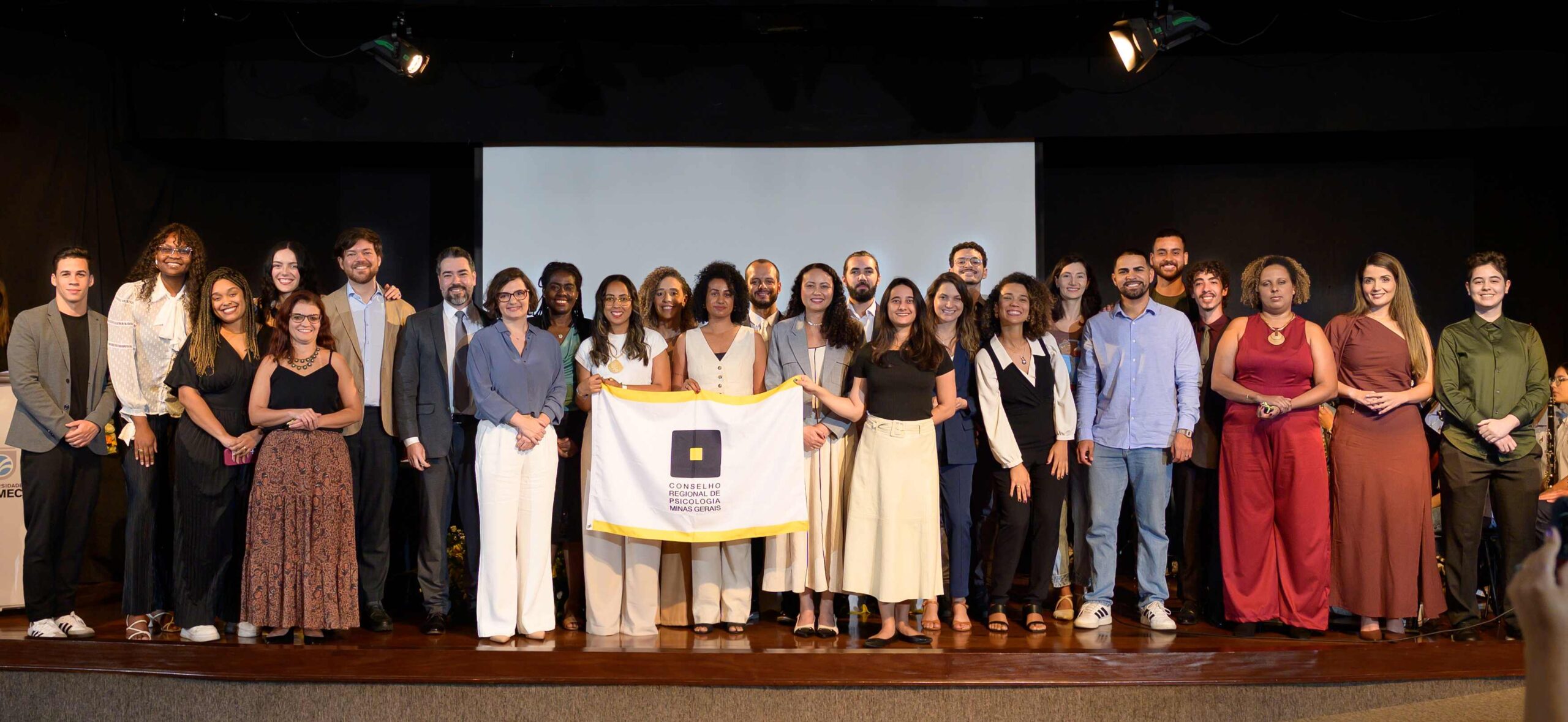 Foto com integrantes do décimo oitavo plenário do CRP-MG